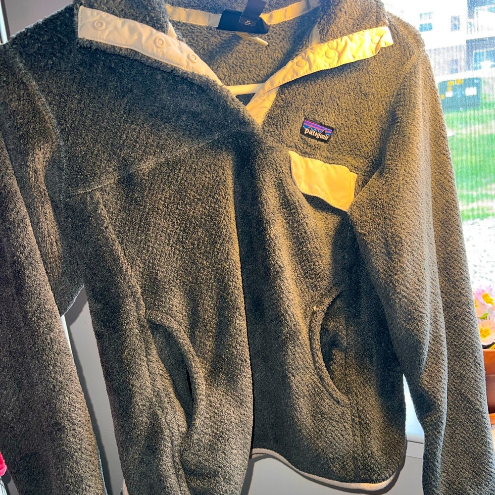 Grey Patagonia pull over quarter zip S